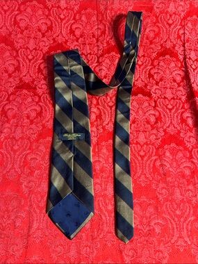 Brooks Brothers Makers Navy Gold Repp Stripe Silk Tie Made in USA Classic